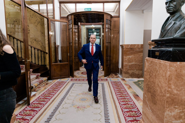 El portavoz de VOX en el Ayuntamiento de Madrid, Javier Ortega Smith, a su llegada a una sesión plenaria en el Congreso