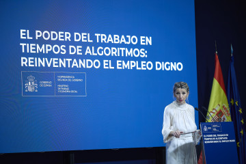 La vicepresidenta segunda y ministra de Trabajo y Economía Social, Yolanda Díaz, durante unas jornadas sobre trabajo y algoritmos, en la sede del Ministerio, a 4 de marzo de 2026, en Madrid (España