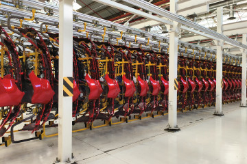 Archivo - Interior de la factoría vallisoletana de Renault.