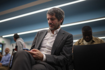 El ministro de Cultura, Ernest Urtasun, durante la presentación del libro 'Open Arms, una misión contracorriente', en el Círculo de Bellas Artes, a 4 de marzo de 2026, en Madrid (España).