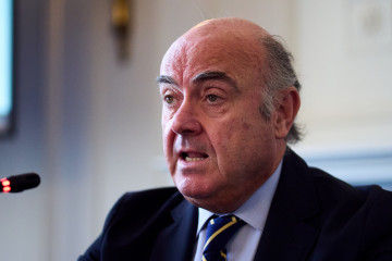 Archivo - El vicepresidente del Banco Central Europeo, Luis de Guindos, durante la segunda jornada del curso organizado por la Asociación de Periodistas de Información Económica (APIE), en el Palac