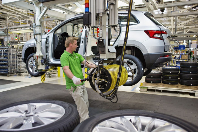 Archivo - Planta de producción de vehículos.