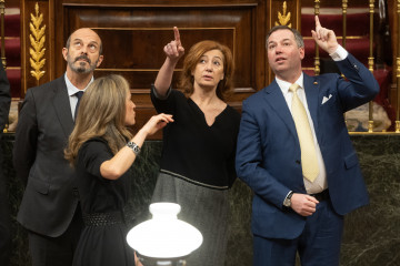 El Gran Duque de Luxemburgo, Guillermo V, con Francina Armengol y Pedro Rollán en su visita al Congreso