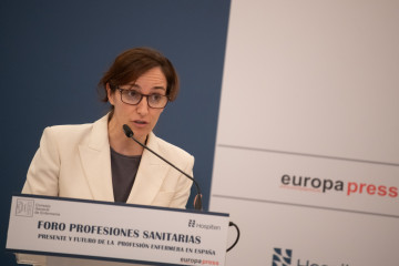 La ministra de Sanidad, Mónica García, durante el Encuentro Informativo Hospiten ‘Foro Profesiones Sanitarias: Presente y futuro de la profesión enfermera en España’, en el Hotel InterContinen