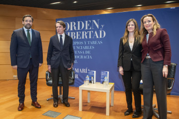 Archivo - El ex-presidente del gobierno, José María Aznar presenta su libro 'Orden y Libertad' en Albacete.