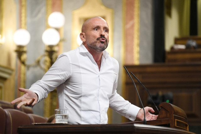 Archivo - El diputado del PP Jaime Miguel de los Santos durante una sesión plenaria