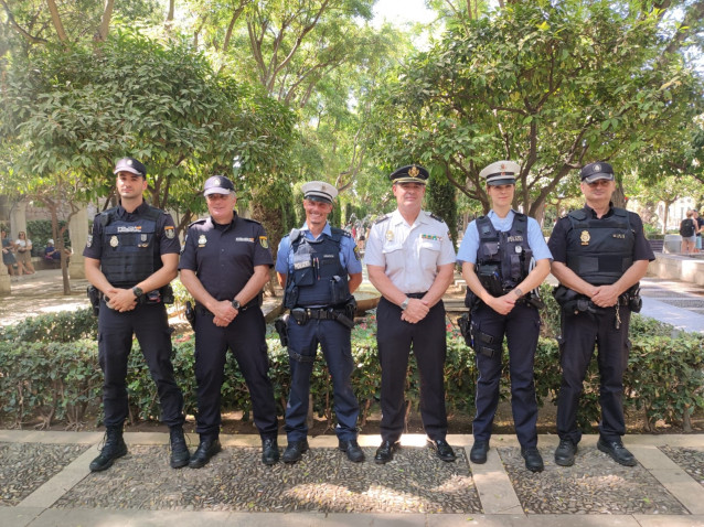 Archivo - El director adjunto operativo (DAO) de la Policía, José Luis Santafé (cuarto por la izquierda), en su etapa como jefe superior en Baleares