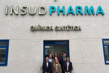 La consejera de Economía, Hacienda y Empleo, Rocío Albert, visita las instalaciones del grupo farmacéutico Insud Pharma en Alcalá de Henares