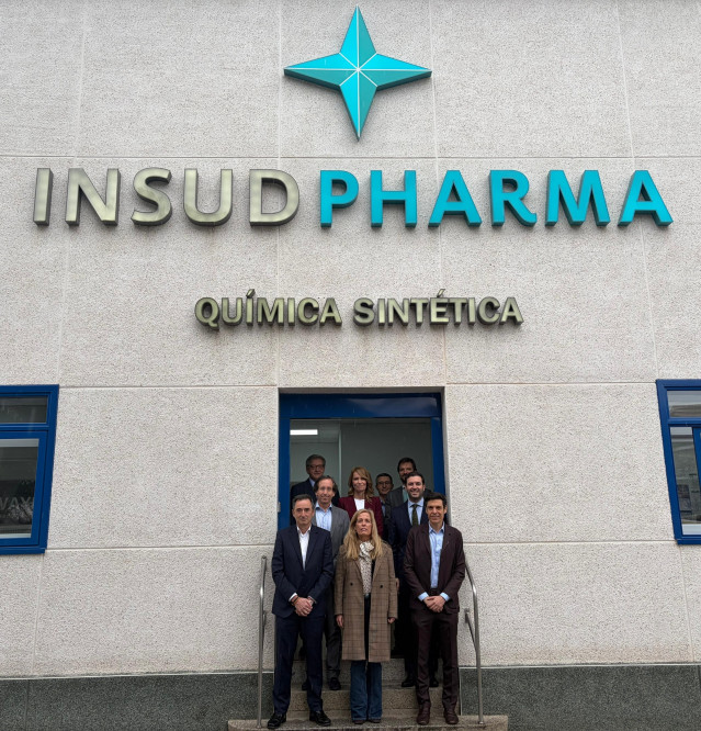 La consejera de Economía, Hacienda y Empleo, Rocío Albert, visita las instalaciones del grupo farmacéutico Insud Pharma en Alcalá de Henares