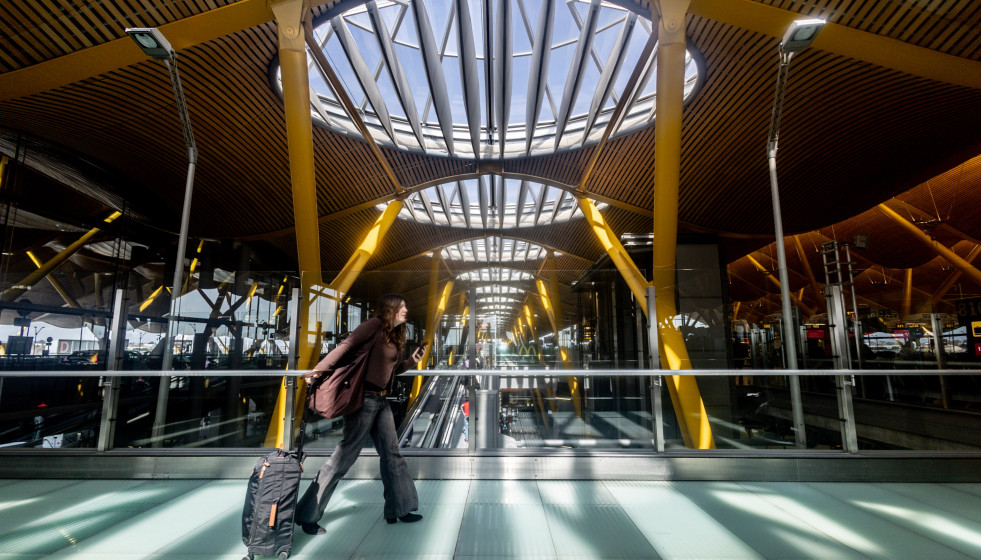 Viajeros en la T4 del Aeropuerto Adolfo Suárez Madrid-Barajas.