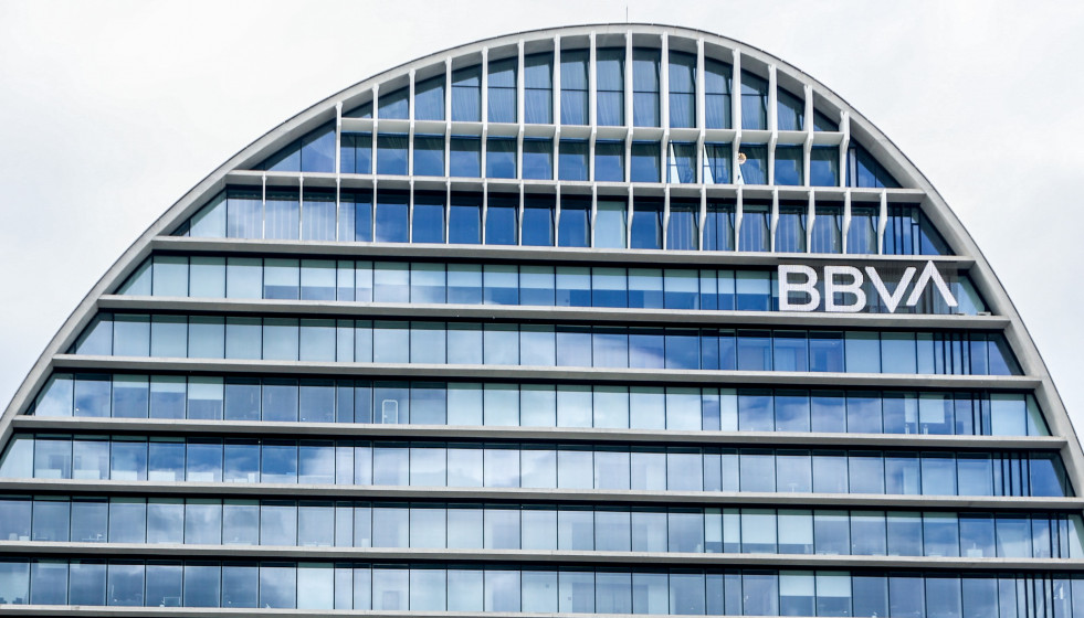 Archivo - Fachada de la sede de BBVA, a 26 de septiembre de 2024, en Madrid (España).