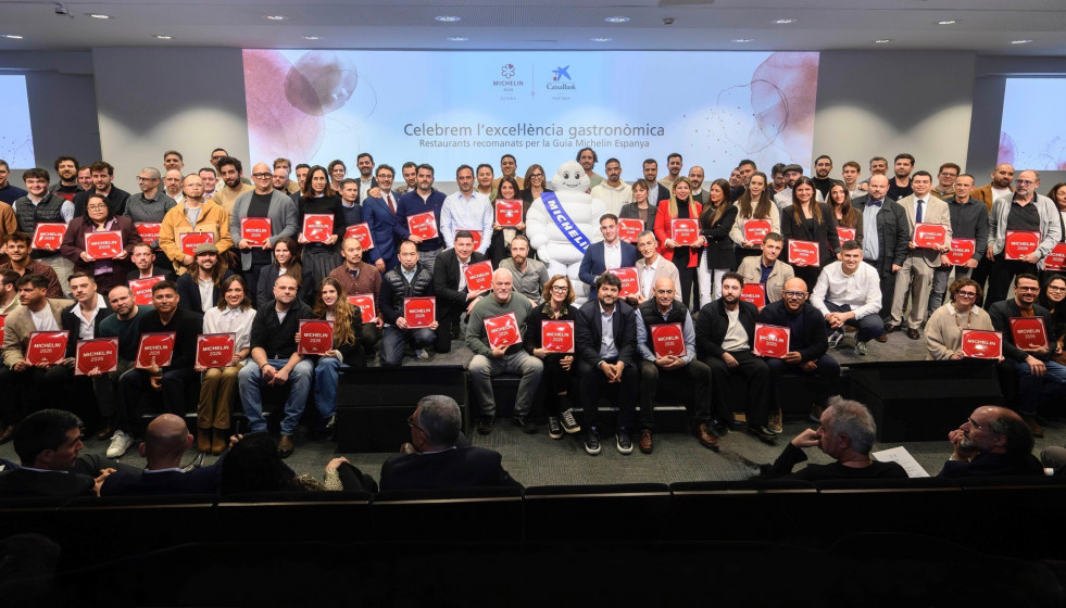 Entrega de las placas acreditativas a restaurantes recomendados por la Guía Michelin