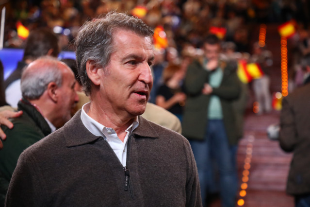 El presidente del Partido Popular, Alberto Núñez Feijóo, durante un acto de campaña, a 28 de febrero de 2026, en Ávila, Castilla León (España).
