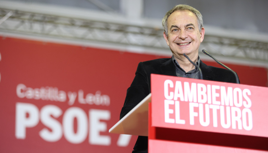 El expresidente del Gobierno José Luis Rodríguez Zapatero, interviene durante un acto público, en el Pabellón Luis Vives, a 6 de marzo de 2026, en León, Castilla y León (España)