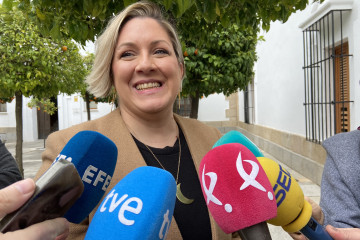 La socialista Soraya Vega atiende a los medios en Mérida, tras anunciar su precandidatura a liderar el PSOE de Extremadura