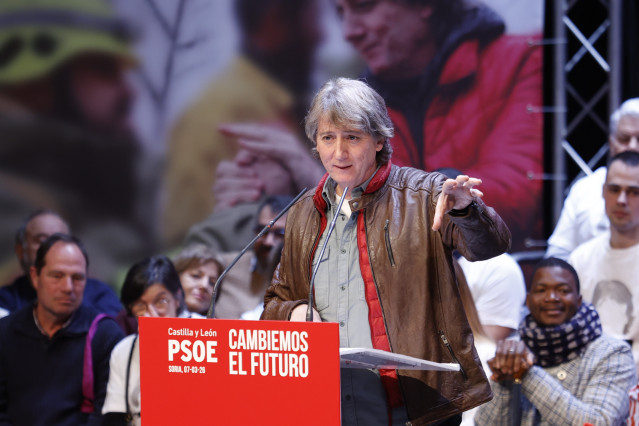 El candidato del PSOE a la Presidencia de la Junta, Carlos Martínez, durante un acto público en el Palacio de la Audiencia, a 7 de marzo de 2026, en Soria, Castilla y León (España)