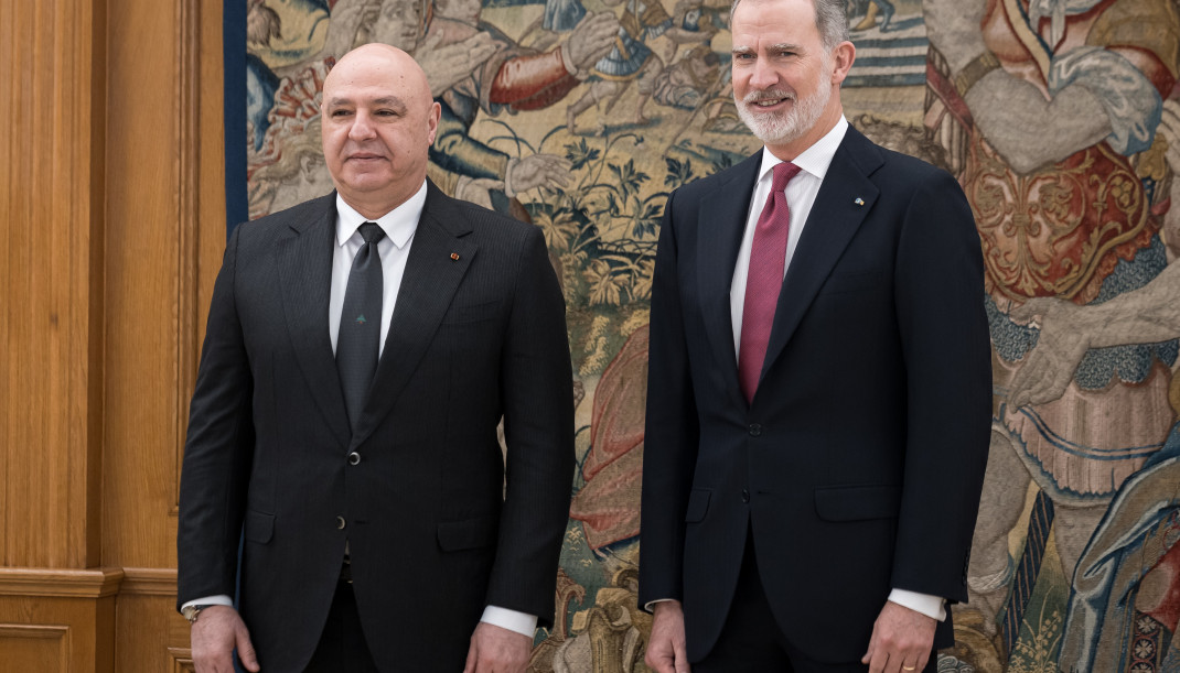 Archivo - El Rey Felipe VI (d) recibe al presidente de la República Libanesa, Joseph Aoun (i), en el Palacio de La Zarzuela, a 2 de febrero de 2026