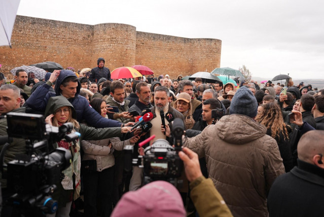 El líder de Vox, Santiago Abascal, durante su atención a los medios en Toro (Zamora).