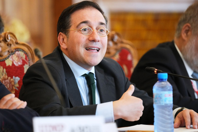 Archivo - El ministro de Asuntos Exteriores, José Manuel Albares, inaugura el curso de la Universidad Internacional Menéndez Pelayo, 'El mundo tras la guerra de Ucrania', en el Palacio de la Magdalena, a 4 de julio de 2022, en Santander, Cantabria (España