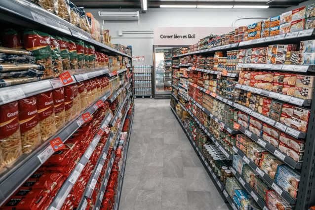 Archivo - Interior de un supermercado