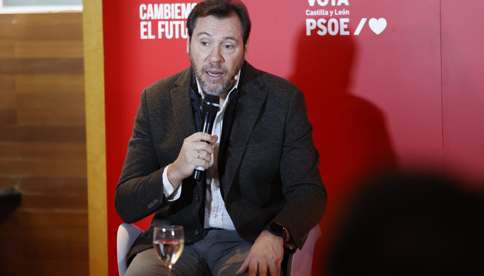 El ministro de Transportes y Movilidad, Óscar Puente, participa en un desayuno informativo, a 9 de marzo de 2026, en Soria, Castilla y León (España).