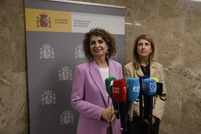 La vicepresidenta primera del Gobierno y ministra de Hacienda, María Jesús Montero, atiende a los medios en Córdoba.