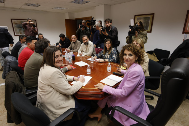 La vicepresidenta primera y ministra de Hacienda, María Jesús Montero, en la reunión para abordar la situación de Hitachi Energy en Córdoba.