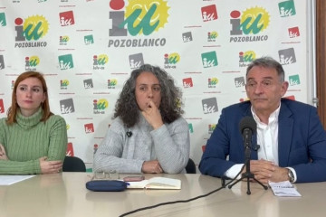 (Desde Izda.) Natalia León, Rosa María Rodríguez Y Enrique Santiago, En La Sede De IU En Pozoblanco.