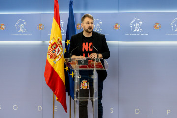 El diputado de Compromís, Alberto Ibáñez Mezquita, durante una rueda de prensa, en el Congreso de los Diputados, a 10 de marzo de 2026, en Madrid (España).