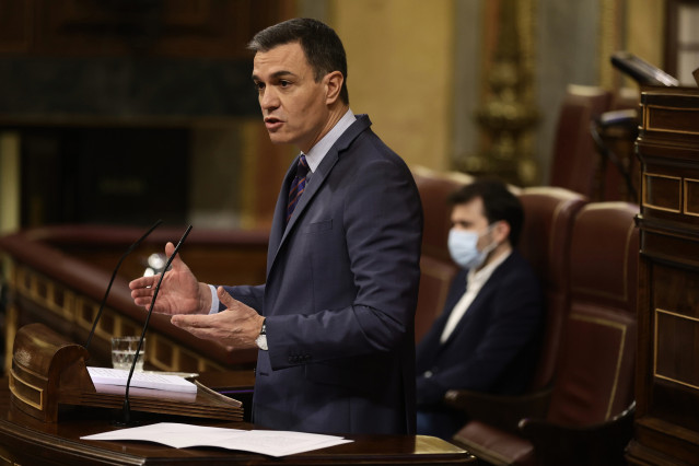 Archivo - El presidente del Gobierno, Pedro Sánchez, interviene en una sesión plenaria en el Congreso