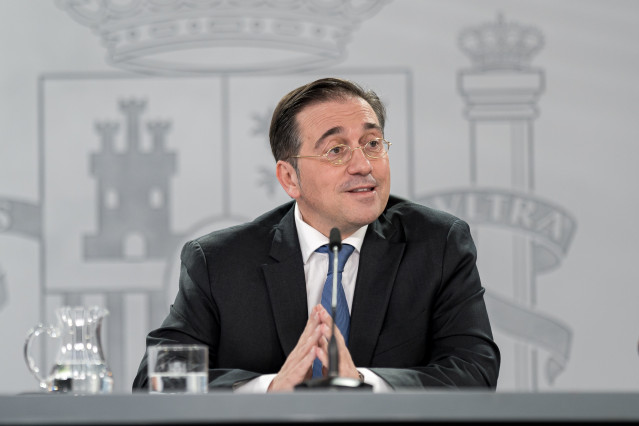 Archivo - El ministro de Asuntos Exteriores, Unión Europea y Cooperación, José Manuel Albares, durante una rueda de prensa posterior a la reunión del Consejo de Ministros, en el Palacio de La Moncloa.