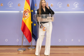 La portavoz del PP en el Congreso, Ester Muñoz, durante una rueda de prensa en el Congreso, a 24 de febrero de 2026, en Madrid (España).
