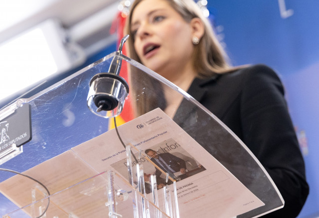 La portavoz del PP en el Congreso, Ester Muñoz, durante una rueda de prensa en el Congreso