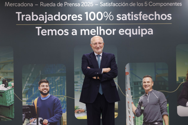 El presidente de Mercadona, Juan Roig (c), durante una rueda de prensa, a 10 de marzo de 2026, en Valencia, Comunidad Valenciana (España).