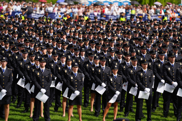 Archivo - Vista general de agentes que han jurado la Escala Básica de la Policía Nacional en Ávila