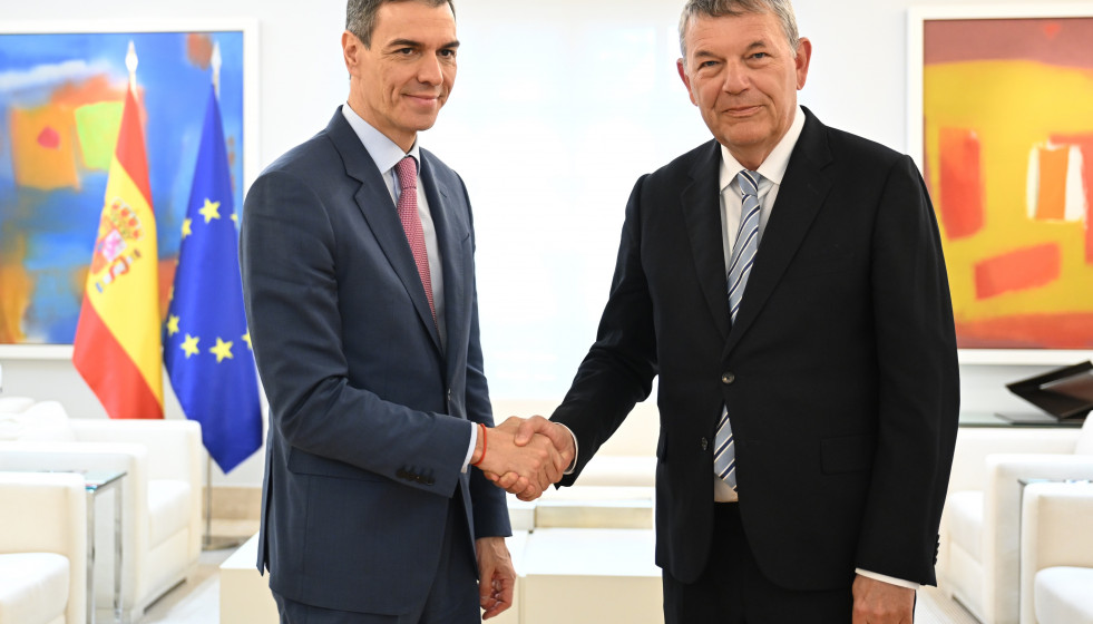 El presidente del Gobierno, Pedro Sánchez , mantiene un encuentro con el comisionado general de la Agencia de Naciones Unidas para los Refugiados en Oriente Próximo (UNRWA), Philippe Lazzarini, en e