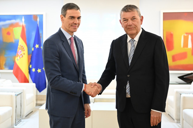 El presidente del Gobierno, Pedro Sánchez , mantiene un encuentro con el comisionado general de la Agencia de Naciones Unidas para los Refugiados en Oriente Próximo (UNRWA), Philippe Lazzarini, en el Complejo de la Moncloa.