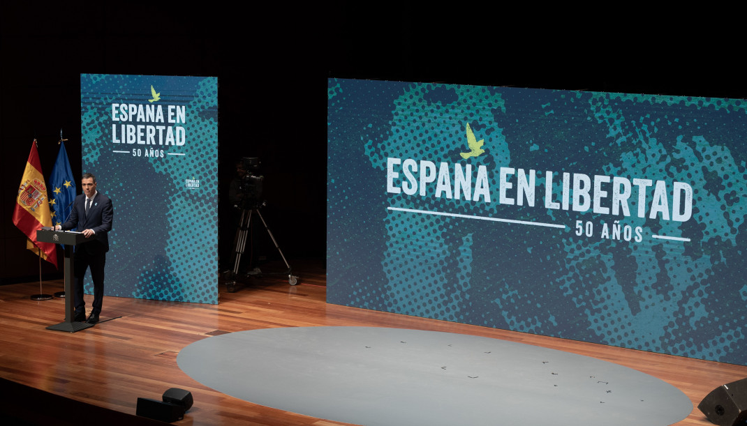 Archivo - El presidente del Gobierno, Pedro Sánchez, interviene durante el acto 'España en Libertad', en el Auditorio del Museo Nacional Centro de Arte Reina Sofía, a 8 de enero de 2025, en Madrid 