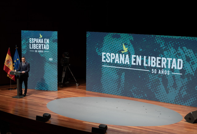 Archivo - El presidente del Gobierno, Pedro Sánchez, interviene durante el acto 'España en Libertad', en el Auditorio del Museo Nacional Centro de Arte Reina Sofía, a 8 de enero de 2025, en Madrid (España).