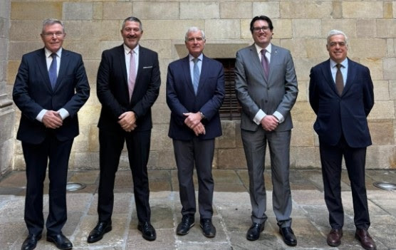 El presidente de Bondalti, João de Mello, en una reunión con el conseller de Empresa y Trabajo de la Generalitat, Miquel Sàmper; el secretario de Empresa y Competitividad, Jaume Baró
