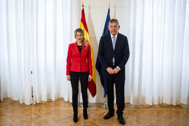 La vicepresidenta y ministra de Trabajo, Yolanda Díaz, se reúne con el comisionado general de la Agencia de Naciones Unidas para los Refugiados de Palestina en Oriente Próximo (UNRWA), Philippe Lazzarini.