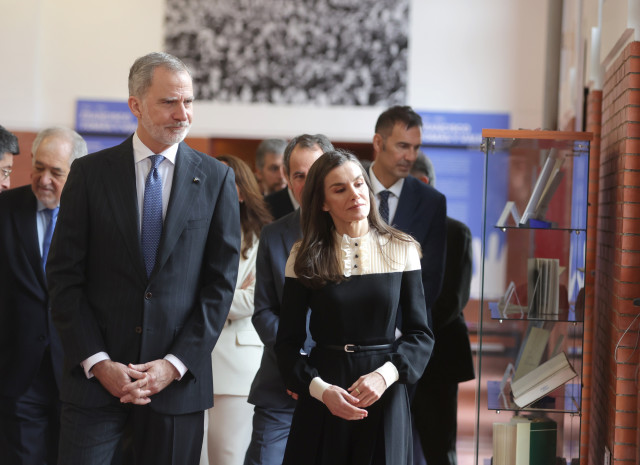 El rey Felipe VI y la reina Letizia visitan la exposición “In Memoriam Tomás y Valiente. 1996-2026”, a 13 de febrero de 2026, en Madrid (España).