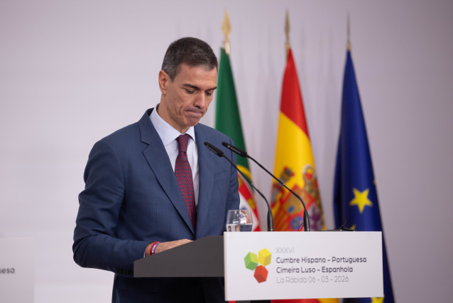 Comparecencia ante los medios del presidente del Gobierno, Pedro Sánchez, en el Aula Magna de la Universidad Internacional de Andalucía. A 6 de marzo de 2026 en Palos de la Frontera, Huelva (Andalucía, España).