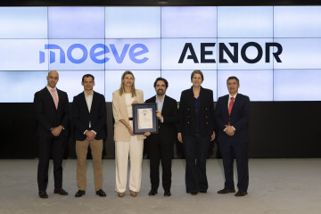 Desde la izquierda: Aitor Casado (Aenor), David Liras (Moeve), Virginia Beltramini (Moeve), José Manuel Martínez (Moeve), Mar Perrote (Moeve), Nicolás Henríquez (Aenor)