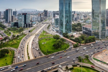 Archivo - Una carretera en Perú.