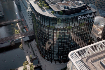 Revolut lanza su banco en Reino Unido con 13 millones de clientes y crea 1.000 puestos de trabajo.