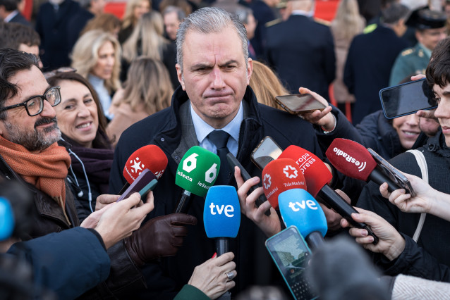 El exportavoz de VOX en el Ayuntamiento, Javier Ortega Smith, atiende a los medios durante un acto solemne en recuerdo a las víctimas del 11M, en la Real Casa de Correos, a 11 de marzo de 2026, en Madrid (España).