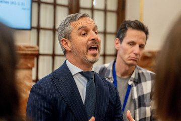 Archivo - El diputado del PP, Juan Bravo, durante una sesión de control al Gobierno, en el Congreso de los Diputados, a 9 de abril de 2025, en Madrid (España).