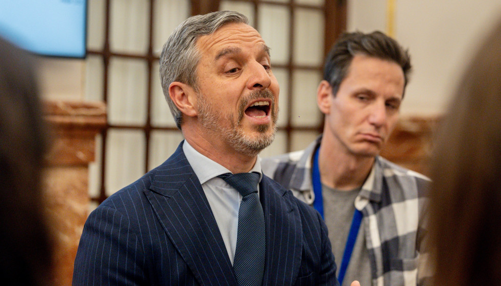 Archivo - El diputado del PP, Juan Bravo, durante una sesión de control al Gobierno, en el Congreso de los Diputados, a 9 de abril de 2025, en Madrid (España).