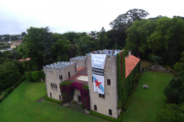 Archivo - Los activistas denunciados por los Franco durante la protesta del 2017 en el Pazo de Meirás